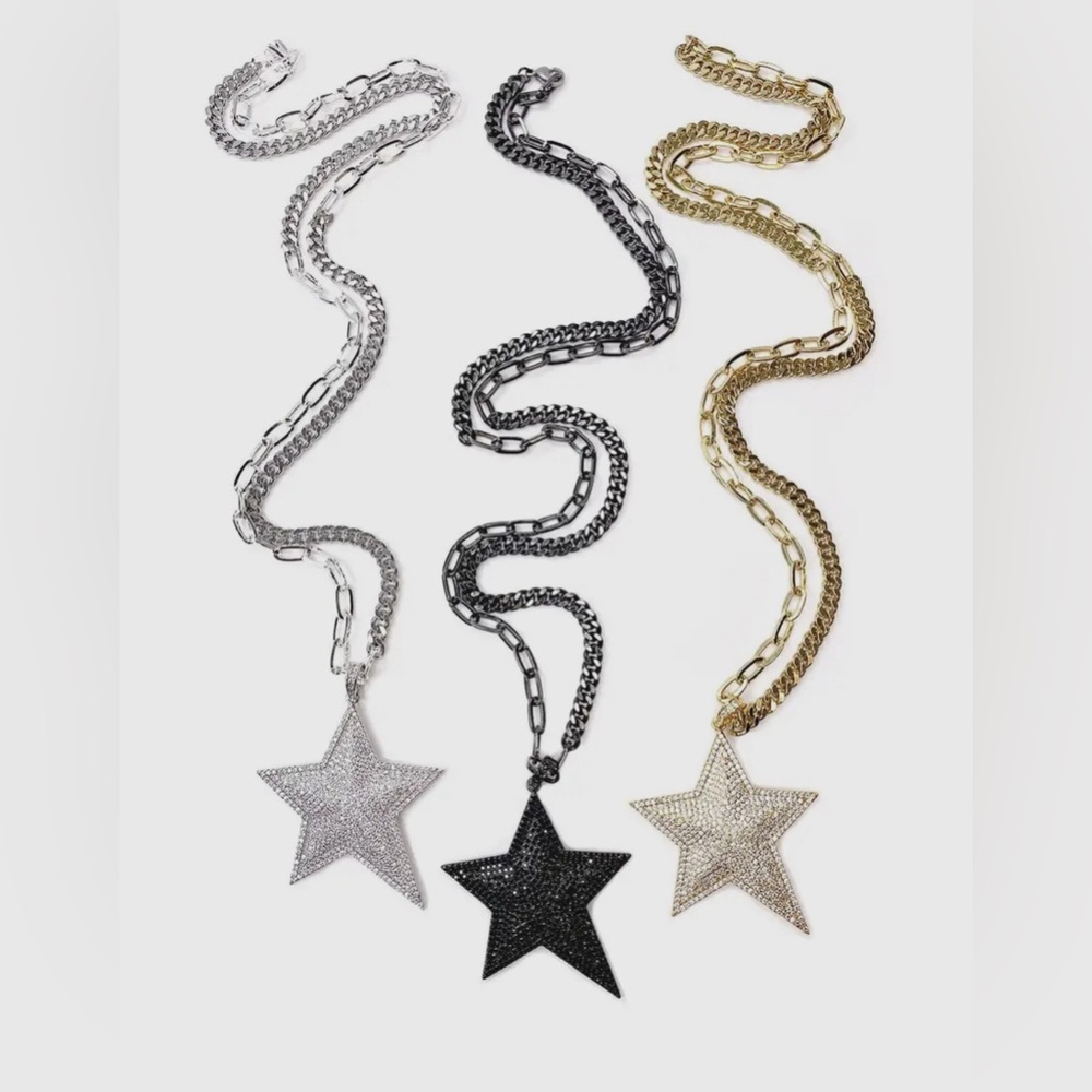 SILVER STAR NECKLACE. Comes in gold & silver. Blk Sold!